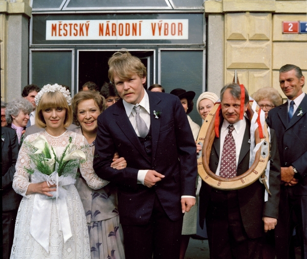 Marek Vašut a Veronika Žilková, tentokrát jako zaměstnanci kravína.