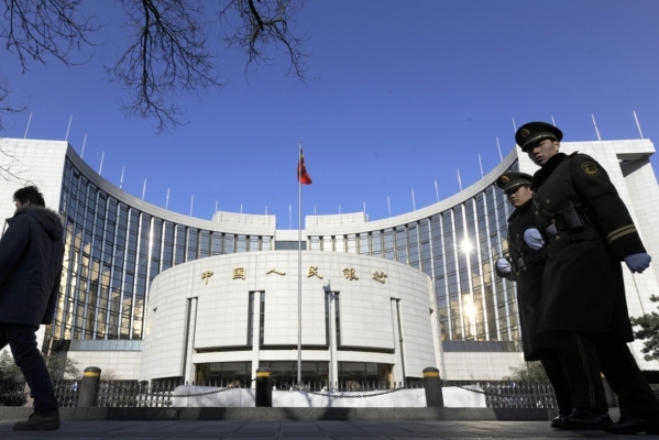 Čína vytvoří dva nové fondy, které mají investovat do vyšších výnosů v USA a Evropě. Na snímku centrála čínské národní banky.