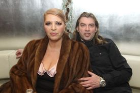 Nora Mojsejová s manželem.