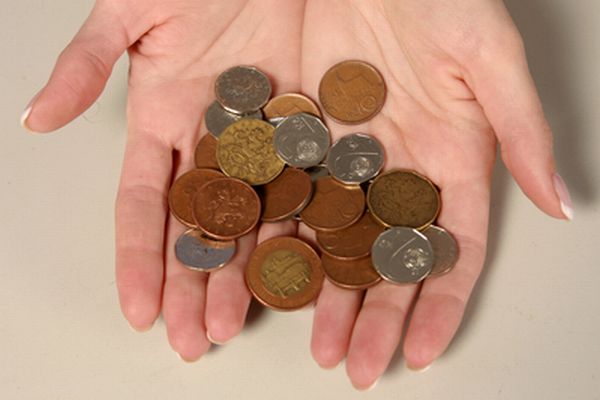 Spořící účty lákají bankovní klienty na vyšší úroky. Spořící účty lákají bankovní klienty na vyšší úroky.