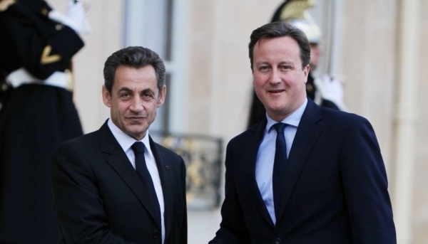 Francouzský prezident Sarkozy a britský premiér Cameron. Francouzský prezident Sarkozy a britský premiér Cameron.