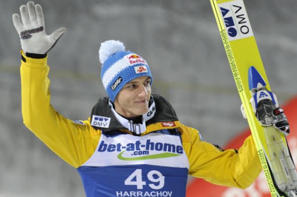 V Harrachově triumfoval rakouský reprezentant Gregor Schlierenzauer.