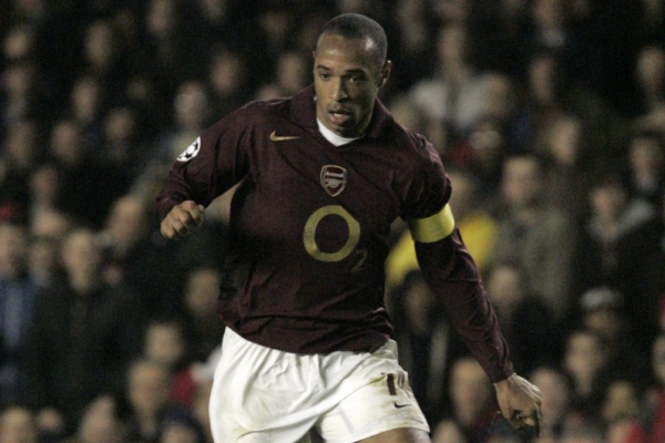 Thiery Henry v dobách, kdy střílel góly za Arsenal.