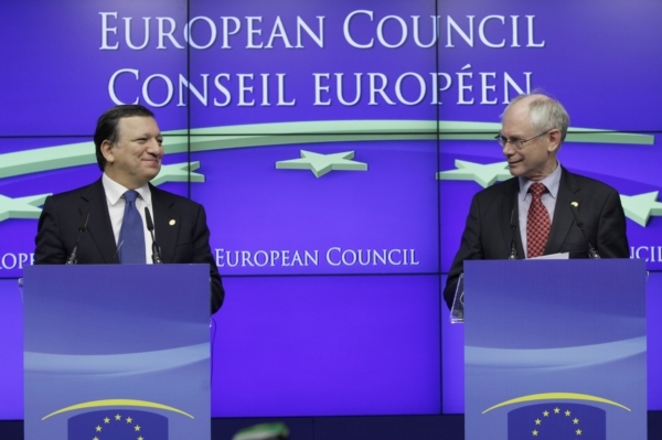 Bruselský summit se snažil vyřešit krizi eurozóny. Bruselský summit se snažil vyřešit krizi eurozóny.