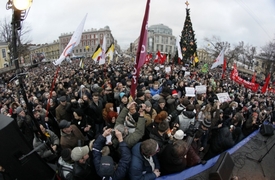 Proti volbám protestuje 20 tisíc lidí.