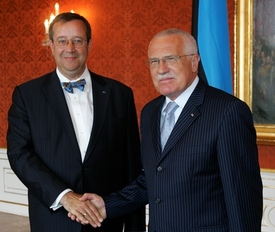 Estonský prezident Toomas Ilves při setkání s českým prezidentem Václavem Klausem (červen 2007).