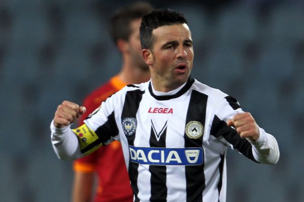 Antonio Di Natale desátým gólem v ročníku dotáhl nejlepšího střelce Serie A Germána Denise z Bergama.