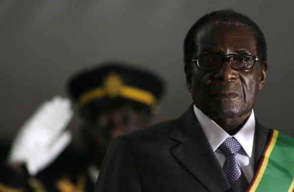 Robert Mugabe oznámil, že hodlá znovu kandidovat na prezidenta.