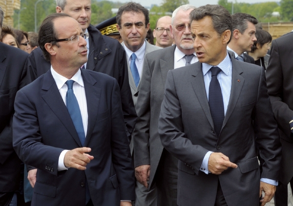 Socialistický kandidát François Hollande (vlevo) by v Elysejském paláci mohl vystřídat prezidenta Nicolase Sarkozyho.