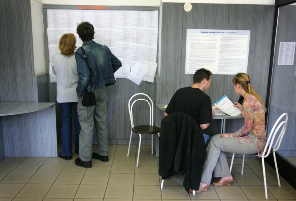 Od října se musejí vytipovaní nezaměstnaní pravidelně hlásit na poštách.