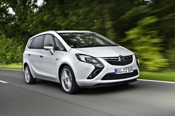 Opel Zafira Tourer CNG v celé své kráse.