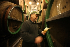 Muži pijí pivo v průměru přibližně třikrát a ženy zhruba dvakrát týdně (ilustrační foto).