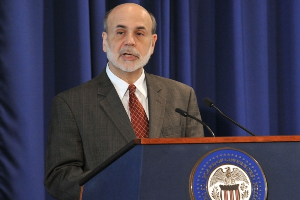 Séf Fedu Ben Bernanke ujitil americké senátory, že nechce zapojit USA do dluhové krize v Evropě.