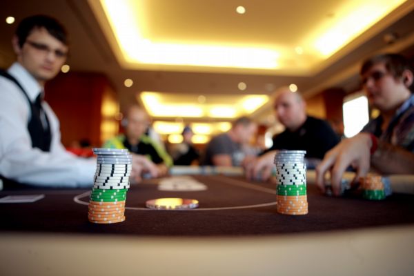 Poker čeká boj proti zákonům.