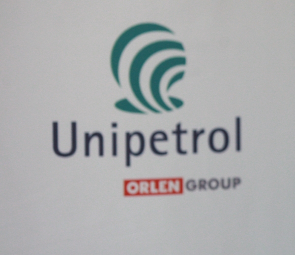 Poškozeným je petrochemická společnost Unipetrol.