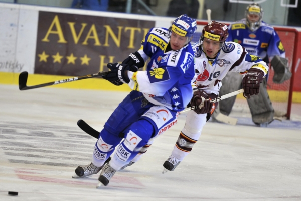 Extraligové kluby uvažují, že by nejvyšší hokejovou soutěž uzavřely.