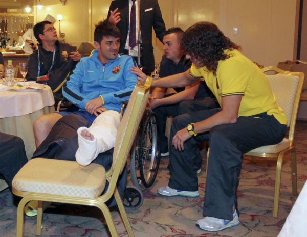 David Villa se směje s Puyolem.