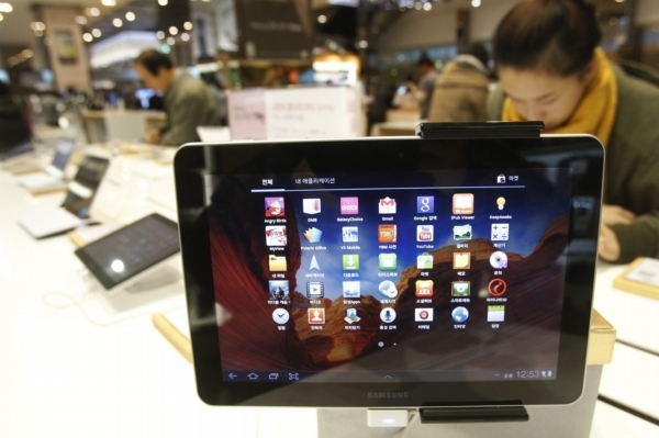 Samsung převálcuje technologickou ikonu Apple, odhaduje Saxo Bank.