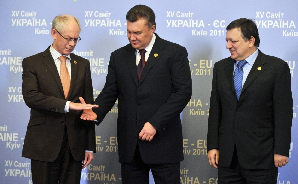 Van Rompuy si s prezidentem Viktorem Janukovyčem nechce plácnout, dokud bude věznit vůdkyni opozice.