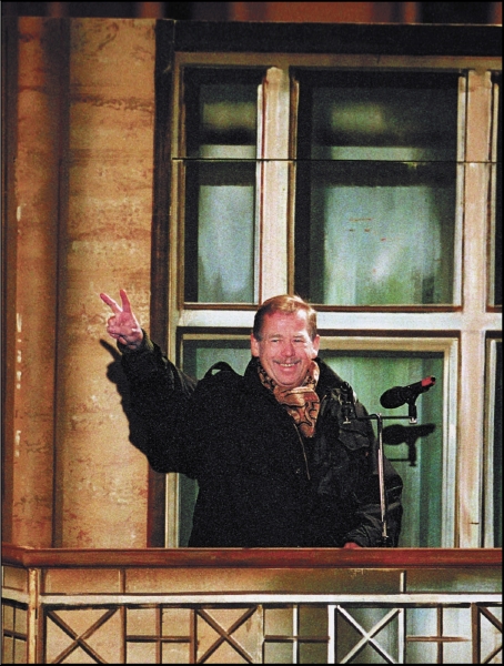 I pro Slováky symbolizuje Václav Havel listopad 1989.