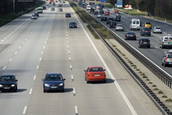 Švýcar jel v květnu po rychlostní silnici R10 v protisměru (ilustrační foto).