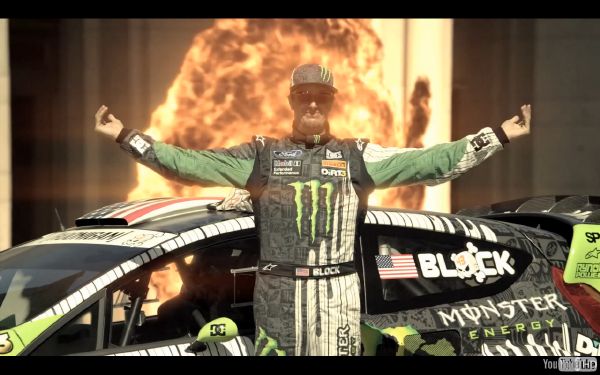 Automobilový závodník Ken Block v Hollywoodu.