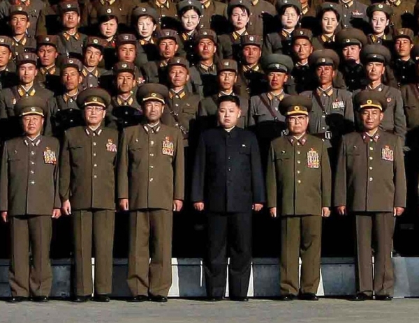 Kim Čong-ilův syn Kim Čong-un se bude o moc dělit s armádou a příbuznými.