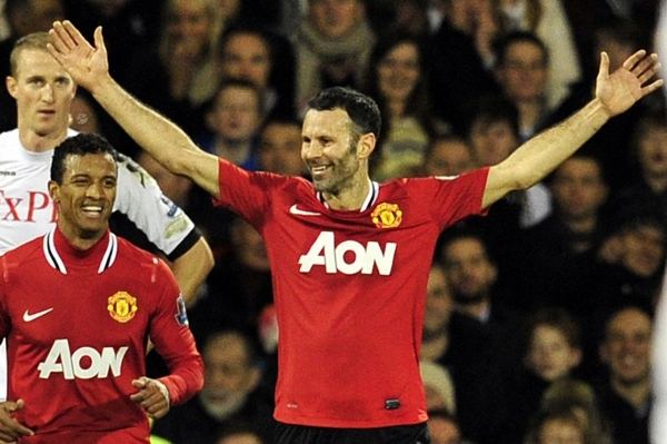 Ryan Giggs z Manchesteru United se raduje ze vstřelení třetí branky.