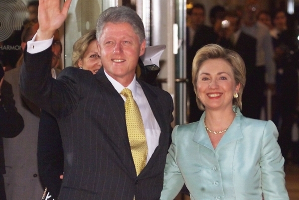 Na pohřeb Václava Havla přiletí do Prahy i ministryně zahraničí USA Hillary Clintonová s manželem Billem, někdejším prezidentem USA.