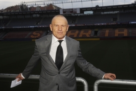 Jaroslav Hřebík na letenském stadionu.