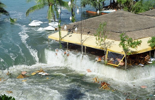 Tsunami po indonéském zemětřesení v roce 2004. Tsunami po indonéském zemětřesení v roce 2004.