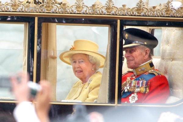 Královna Alžběta se svým manželem princem Philipem.