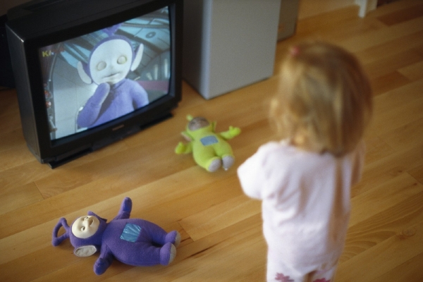 Téměř v polovině dětských pokojů je televize.