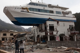 Groteskní stopa ničivé tsunami.