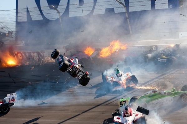 Řetězová nehoda, při níž letos v říjnu v Las Vegas zahynul britský závodník Dan Wheldon.