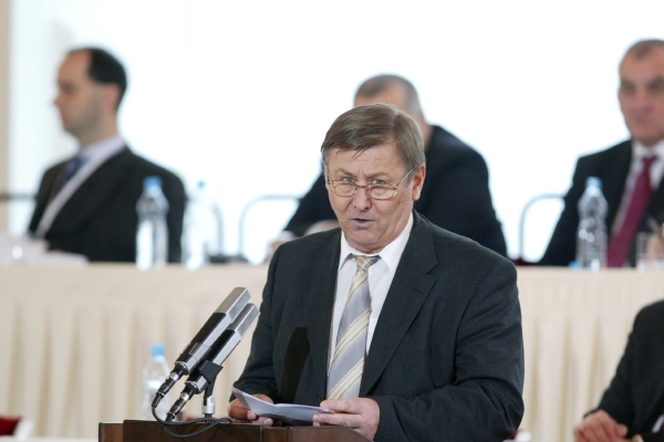 Bývalý předseda KSČM Miroslav Grebeníček. Bývalý předseda KSČM Miroslav Grebeníček.