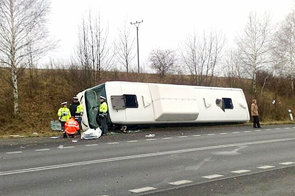 K nehodě došlo na silnici R7 u Lotouše na Kladensku. K nehodě došlo na silnici R7 u Lotouše na Kladensku.