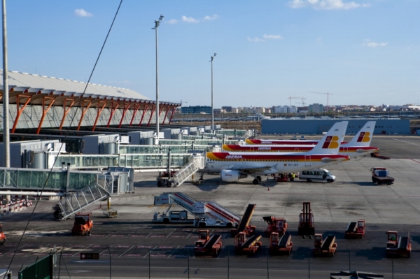 Španělská letecká společnost Iberia zrušila více než třetinu letů.