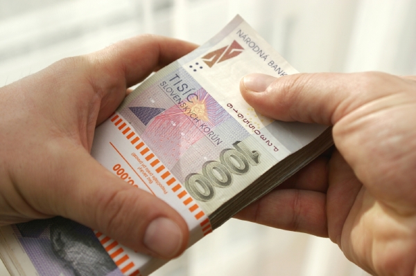 Neoficiální materiály hovoří o milionových úplatcích politiků. Policie je teď bude moci vyšetřit.