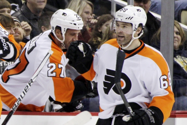 Jaromír Jágr pomohl gólem k výhře Flyers v Pittsburghu. Jaromír Jágr pomohl gólem k výhře Flyers v Pittsburghu.