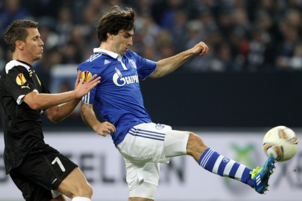 Český fotbalista Jan Morávek (vpravo) bude půl roku hostovat v Augsburgu. Český fotbalista Jan Morávek (vpravo) bude půl roku hostovat v Augsburgu.
