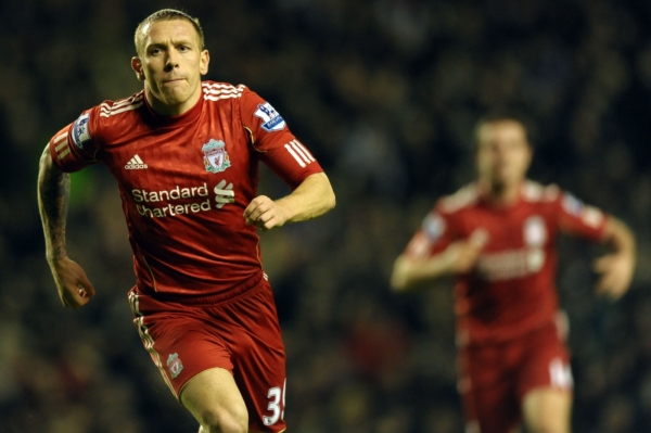 Craig Bellamy z Liverpoolu se raduje ze vstřeleného gólu.
