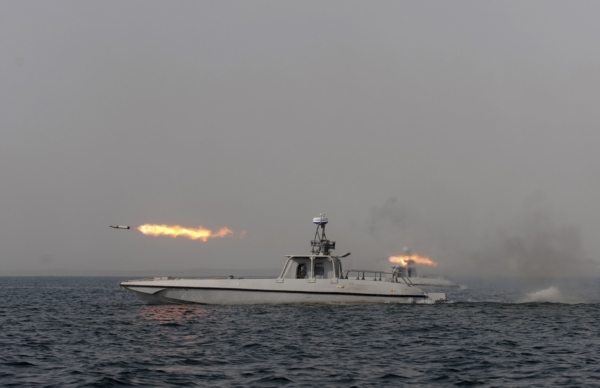 Íránská armáda během manévrů vyzkoušela rakety.