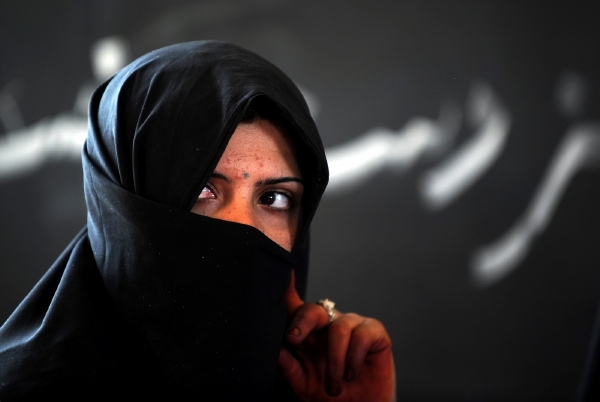 Ve Francii zakazuje nošení muslimských závojů zákon (ilustrační foto). Ve Francii zakazuje nošení muslimských závojů zákon (ilustrační foto).