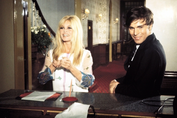 Brigitte Bardotová a Laurent Terzieff ve filmu La Coeur Joie z roku 1967.