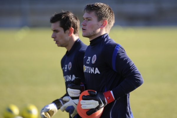 Brankářská posila fotbalistů Sparty Tomáš Vaclík (vpravo).