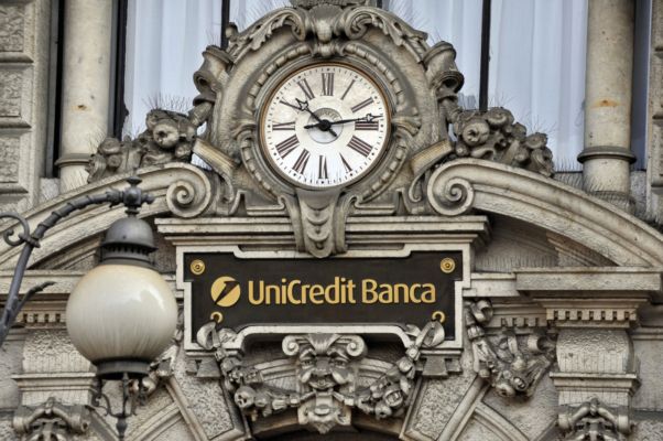 Největší italská banka řeší velké potíže. Největší italská banka řeší velké potíže.