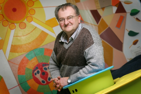 Dětský psycholog Jaroslav Šturma považuje odebrání potomka rodině až na nejkrajnější možné řešení. Dětský psycholog Jaroslav Šturma považuje odebrání potomka rodině až na nejkrajnější možné řešení.