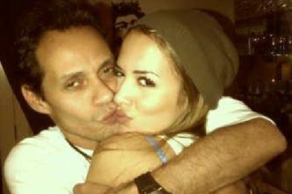 Marc Anthony randí s venezuelskou modelkou Shannon De Limou. Marc Anthony randí s venezuelskou modelkou Shannon De Limou.