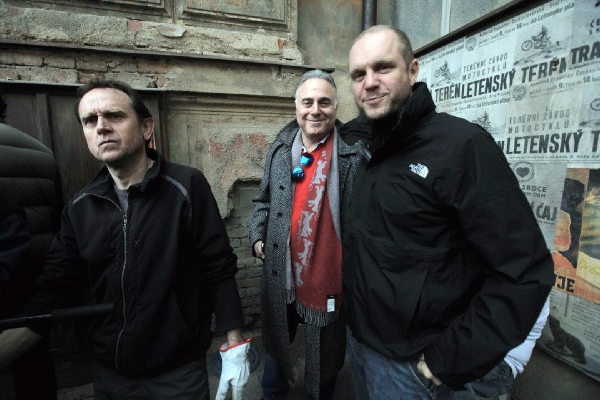 David Ondříček s Ehudem Bleibergem při natáčení filmu Ve stínu.
